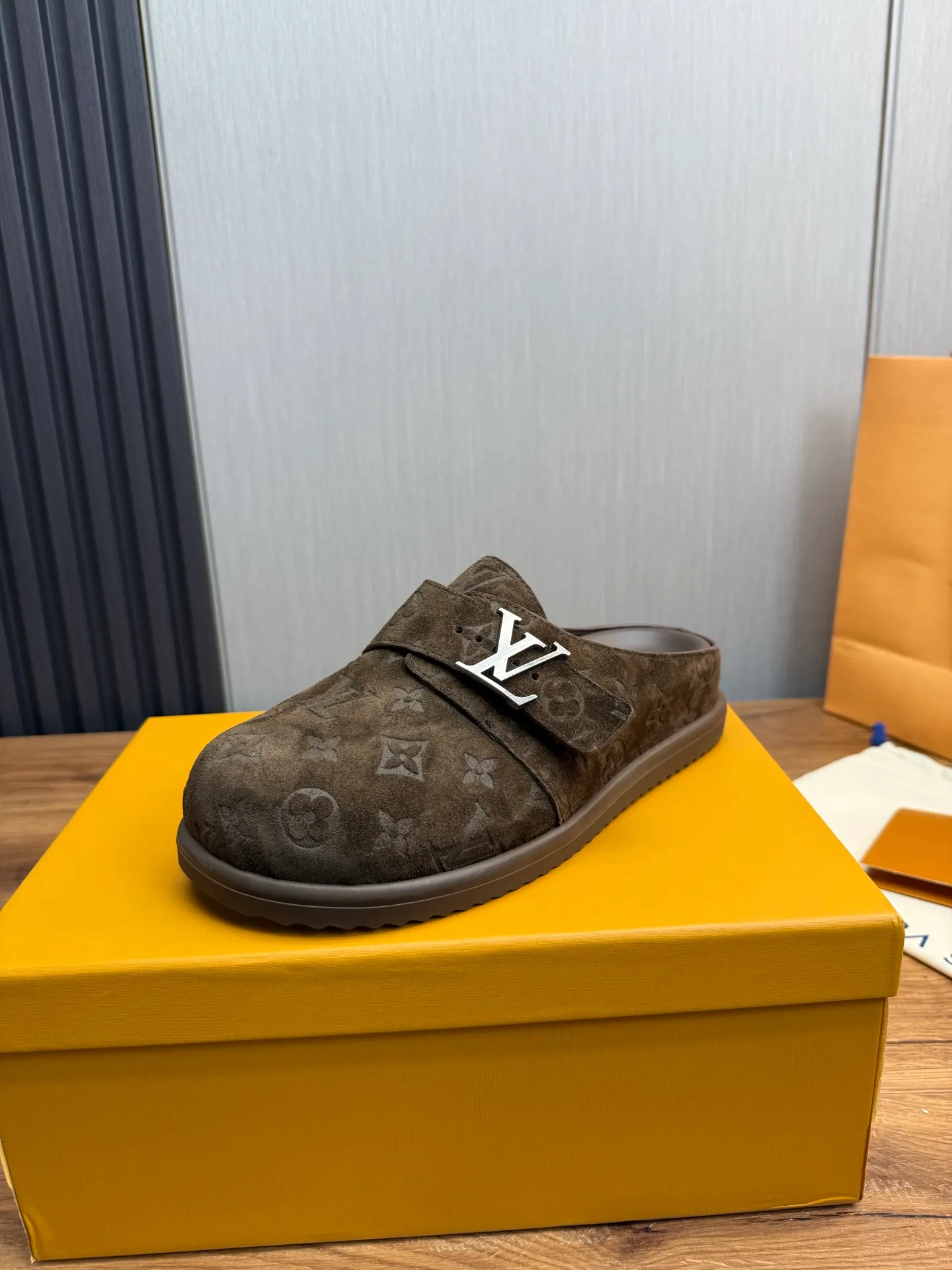 Men's shoes 💰520💰 Lv. hot selling men's slippers 🔥 🩴Official website one to one production 38-45 sizes 45 46 🉑️Customized!